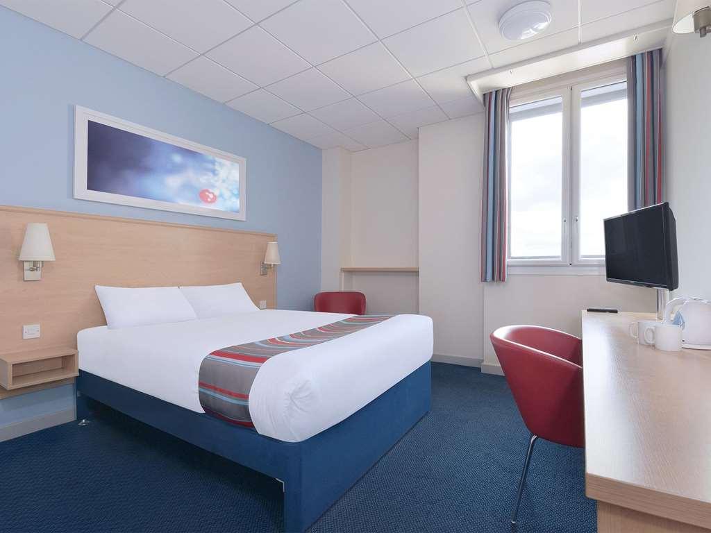 Travelodge Aberdeen Airport Rum bild